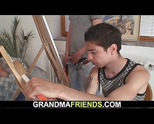 Two young painters fuck her old pussy